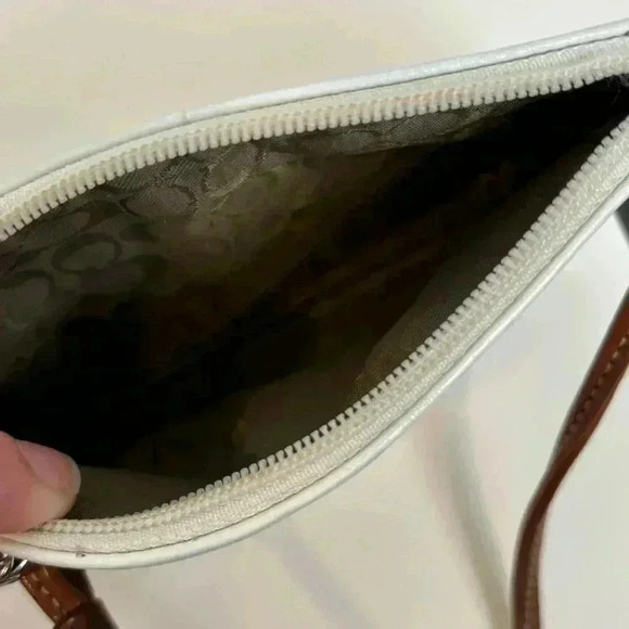 COACH Signature Ivory & Brown Leather Clutch/Wristlet & Strap with Hangtag - Picture 8 of 8